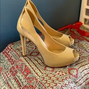 Guess peep toe pumps